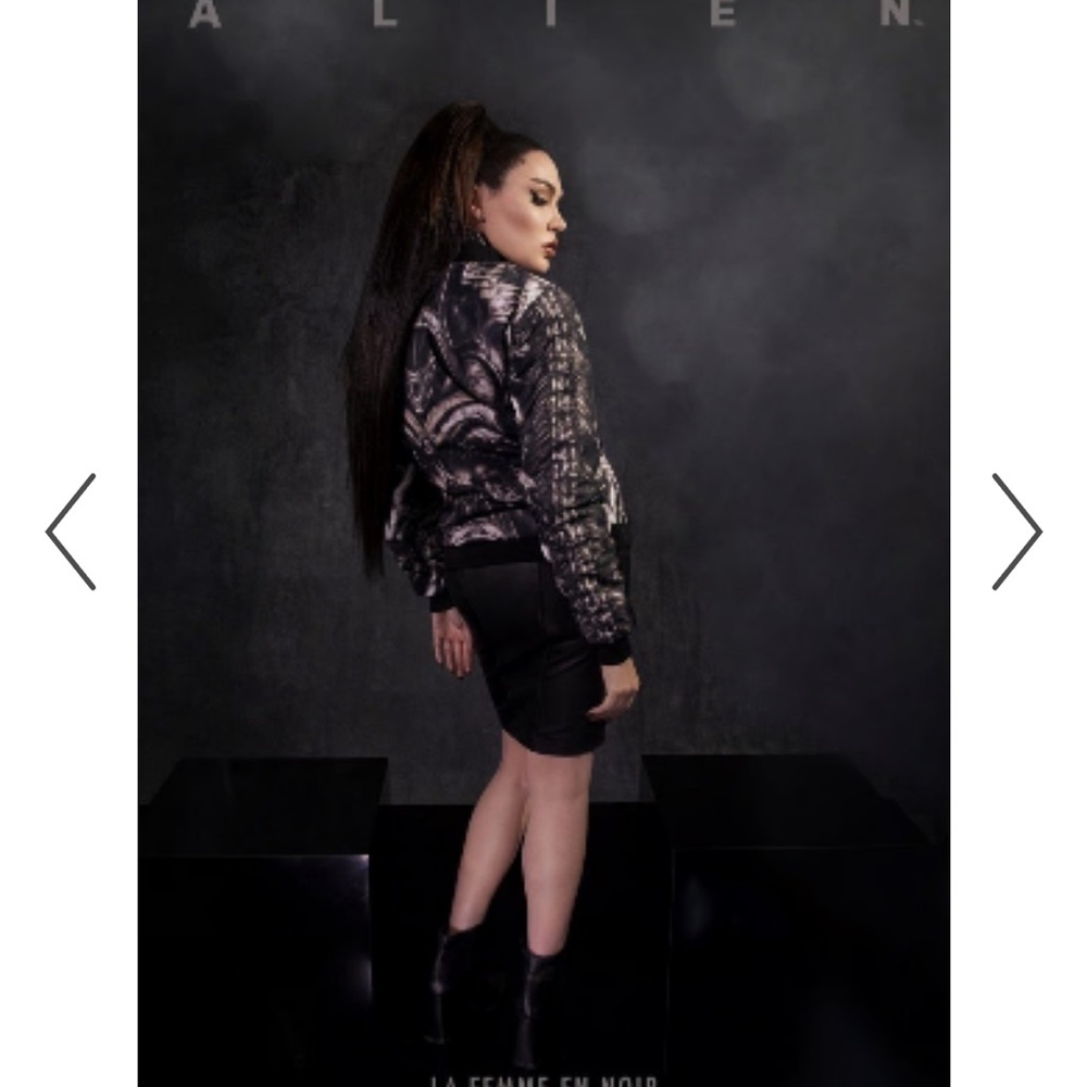 La Femme en Noir Unisex Alien Bomber Jacket